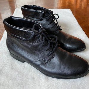 Liz&Co Black Leather Ankle Boots